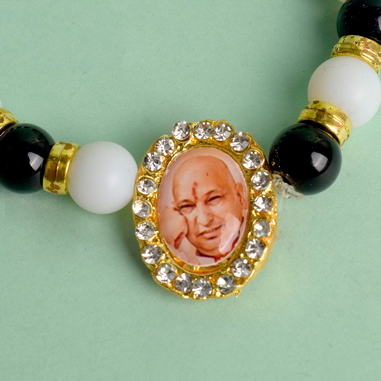 Black & White Beads Single Layer Guruji Swaroop Bracelet